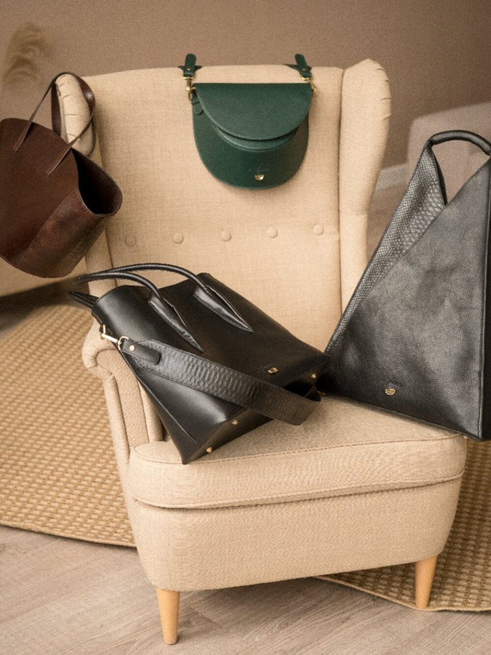 DEAL OF THE DAY * SURPRISE HANDBAGS BUNDLE LOT * 6 VARIOUS STYLES & BRANDS READ